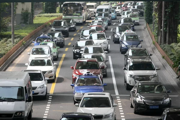 Masses Vehicles Move Slowly Traffic Jam Road Shanghai China May — Stock Photo, Image
