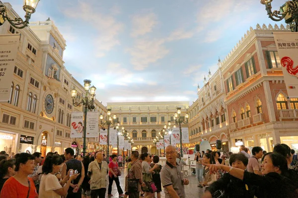 Turistas Passam Por Boutiques Venetian Macau Resort Hotel Macau China — Fotografia de Stock