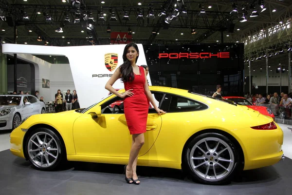 Modell Jelent Egy Porsche 911 Stand Porsche Során Egy Autó — Stock Fotó