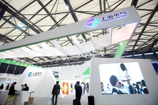 Gente Visita Stand Shanghai Electric Durante 14ª Feria Internacional Industria — Foto de Stock