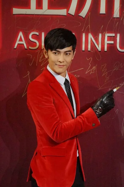 Cantor Ator Taiwanês Jiro Wang Posa Tapete Vermelho Para Cerimônia — Fotografia de Stock