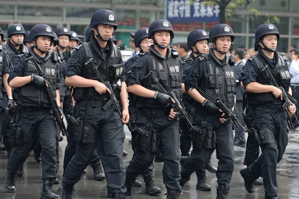 Китай Травня 2014 Спецназ Поліції Збройні Гармати Патруль Площі Шанхайського — стокове фото