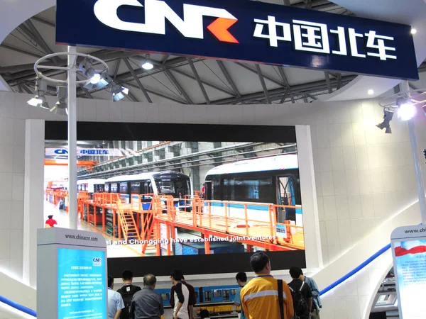 Emberek Látogatást Stand Cnr Kína Észak Mozdony Gördülőállomány Ipar Group — Stock Fotó