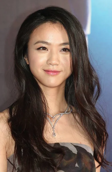 中国女優タン ウェイ ポーズ 香港映画賞授賞式のレッド カーペットで 2014 — ストック写真