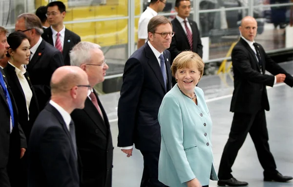 Kanselir Jerman Angela Merkel Kanan Depan Didampingi Oleh Pejabat Dan — Stok Foto