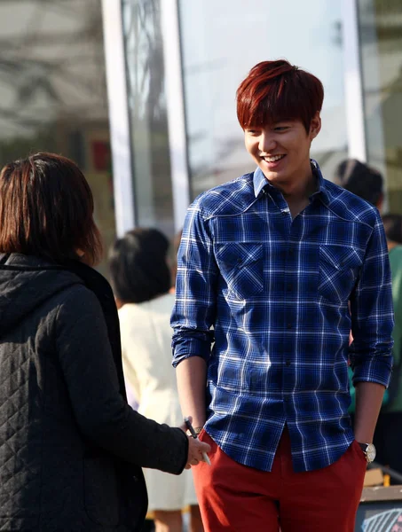 Der Südkoreanische Schauspieler Und Sänger Lee Min Lächelt Während Eines — Stockfoto