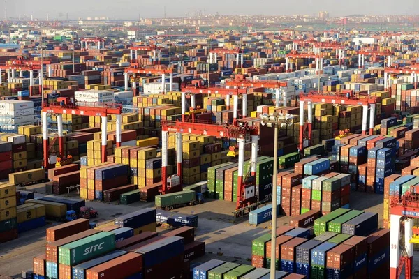 Pile Container Sono Stati Visti Presso Porto Qingdao Nella Città — Foto Stock