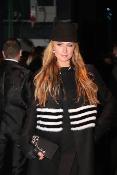 American Socialite Paris Hilton Posa Desfile Moda Otoño Invierno Dsquared2 —  Fotos de Stock