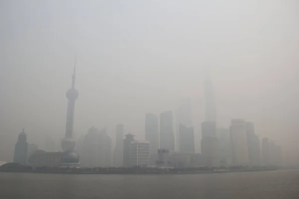 Vista Rascacielos Edificios Gran Altura Distrito Financiero Lujiazui Pudong Smog —  Fotos de Stock