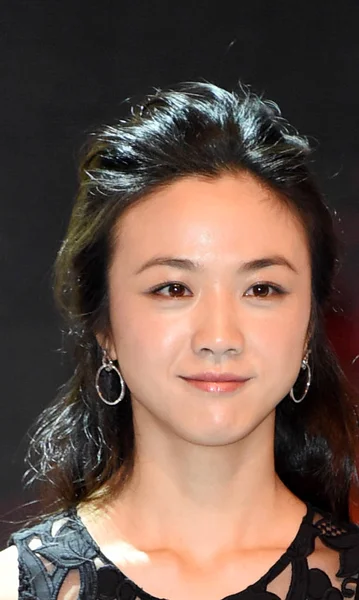 2014年4月15日 中国女星唐伟在中国北京为她的电影 黄金时代 举行的新闻发布会上摆姿势 — 图库照片