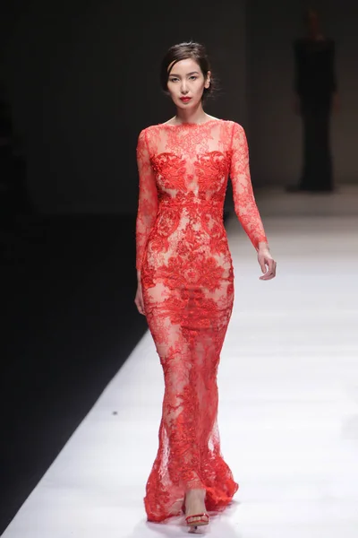 Model Displays New Creation Couture Fashion Show Shanghai Fashion Week — Stock Photo, Image