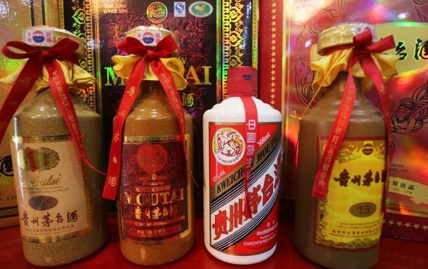 Butelki Kweichow Moutai Liquor Sprzedaż Sklepie Xuchang Miasta Centralnej Chinas — Zdjęcie stockowe