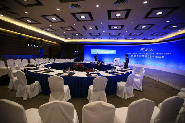 Vista Mesa Redonda Uma Sala Reuniões Frente Fórum Boao Para — Fotografia de Stock