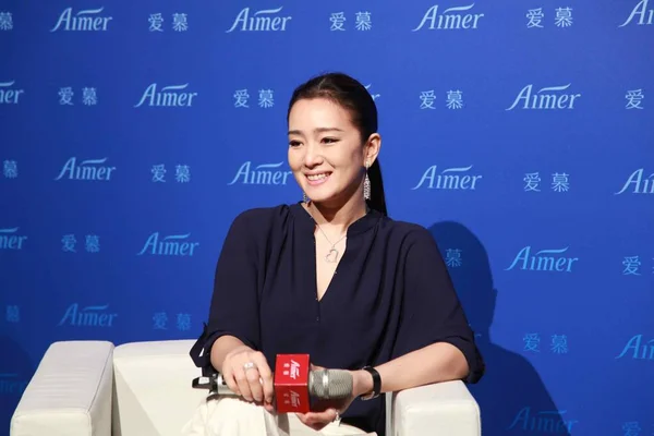 Chinese Actress Gong Smiles Interview Aimer Lingerie Fashion Show Shanghai — Stock Photo, Image