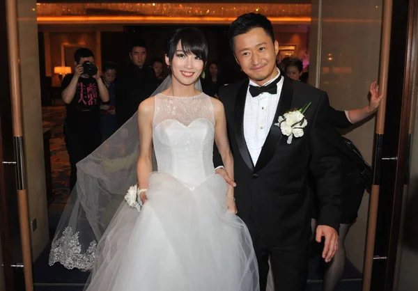 Chinese Actor Jing Right Hostess Xie Nan Pictured Wedding Ceremony — Stock Photo, Image