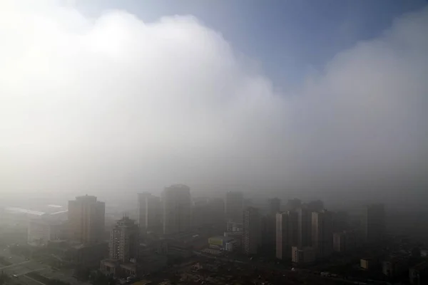 Budynki Mieszkalne Postrzegane Niejasno Ciężkich Smog Huaian Miasta Wschód Chinas — Zdjęcie stockowe