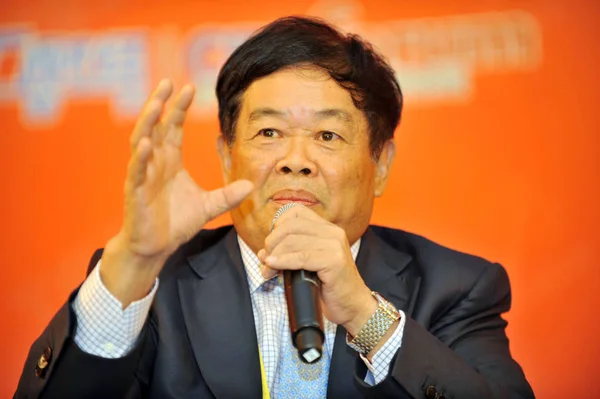 Cao Dewang Předseda Fuyao Glass Industry Group Ltd Mluví Konferenci — Stock fotografie