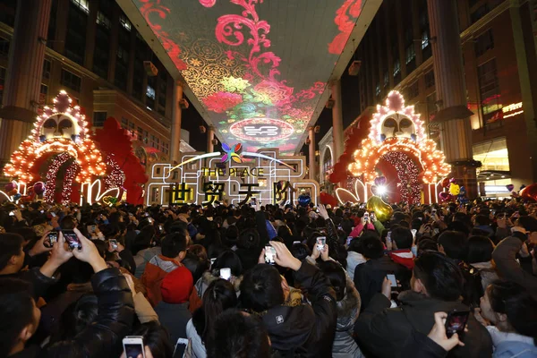 Gente Amontona Plaza Beijing Para Celebrar Año Nuevo Antes Medianoche — Foto de Stock