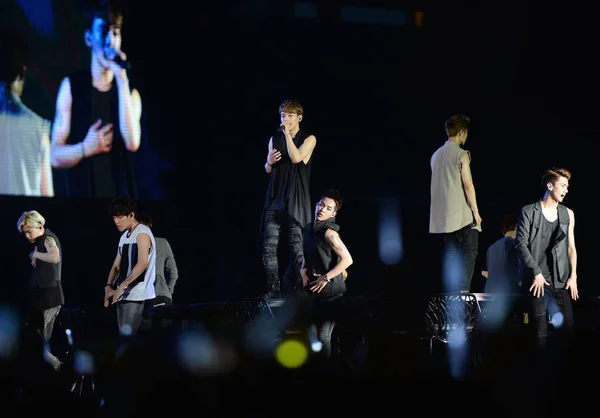 Membros Boy Band Sul Coreano Chinesa Exo Apresentam Seu Concerto — Fotografia de Stock