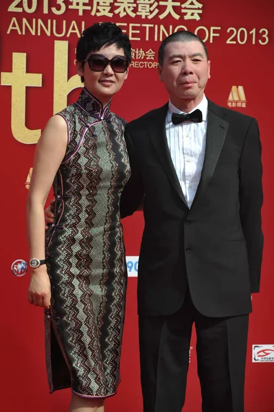 Chinese Director Feng Xiaogang Right His Actress Wife Fan Pose — Stock Photo, Image