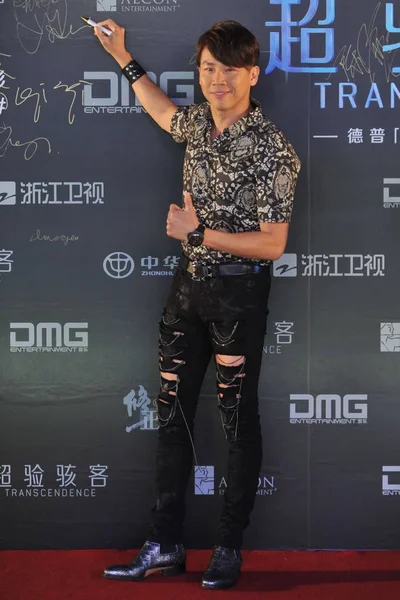 台湾の歌手デヴィッド ポーズ見ず知らずの超越 2014 日の映画のプレミアのレッド カーペット — ストック写真