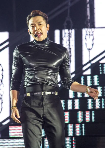 韓国歌手の雨を実行彼 2014年雨の影響のコンサート中に 上海で 2014 — ストック写真