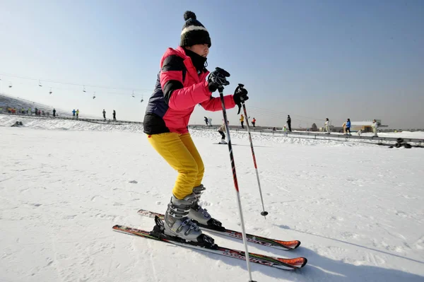 Vacancier Aime Skier Dans Une Station Ski Jour Nouvel Jimo — Photo