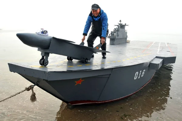 Yaşındaki Wen Yuzhu Qingdao Şehir Doğu Chinas Shandong Eyaletinde Bir — Stok fotoğraf