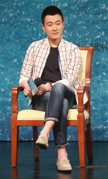 2014年4月2日 中国演员童大伟在中国北京为他的新片 举行的演员新闻发布会上摆姿势 — 图库照片