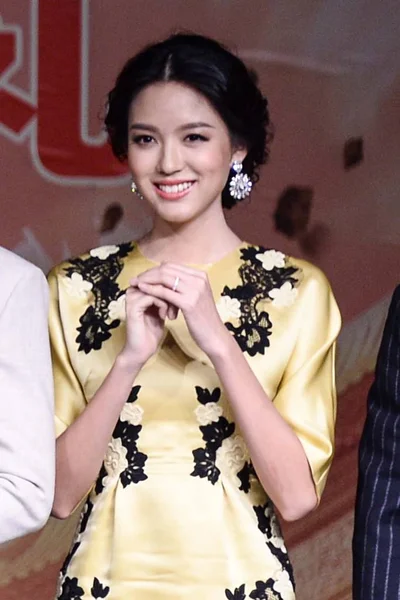 中国モデル張 Zilin 2014 日彼女の新しい映画 中国での初演時にポーズします — ストック写真