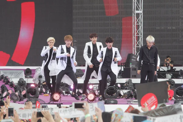 Medlemmar Söder Koreansk Pop Boy Gruppen Exo Utföra Hongkong Dome — Stockfoto