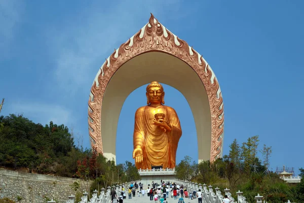 Tourists Visit Donglin Giant Buddha Xingzi County Jiujiang City East — Stock Photo, Image