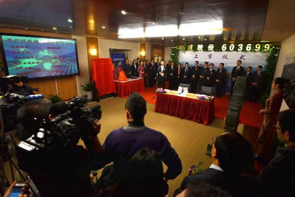 Une Conférence Presse Pour Ipo Chinas Neway Valve Suzhou Tient — Photo