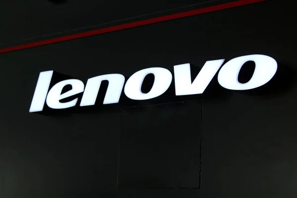 Logo Lenovo Est Représenté Dans Magasin Shanghai Chine Janvier 2014 — Photo