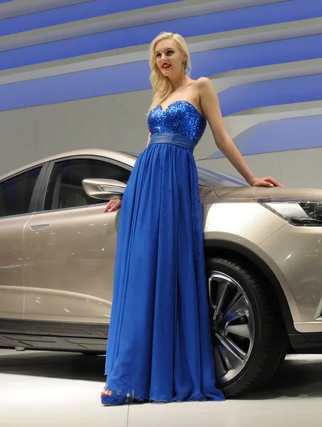 Model Poses Emgrand Cross Phev Geely 13Th Beijing International Automotive — Stock Photo, Image