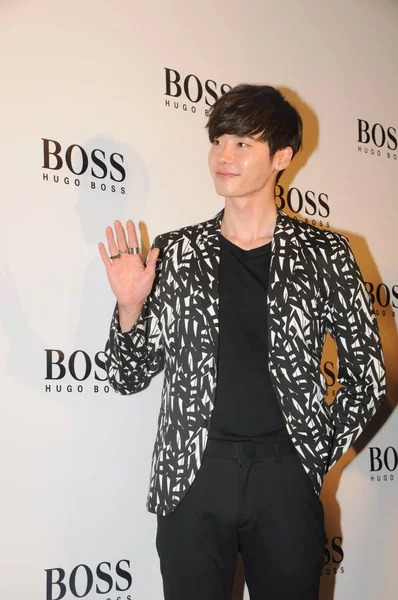 South Korean Actor Lee Jong Suk Waves Opening Event Flagship — Stock Photo, Image