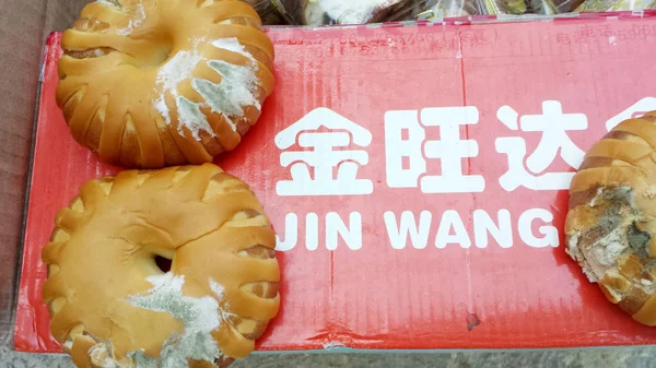 フード社によって製造されたカビパンは Rammasun Baoxiao Wengtian ウェンチャン市 南中国海南省 7月20日2014に村人に送られる — ストック写真