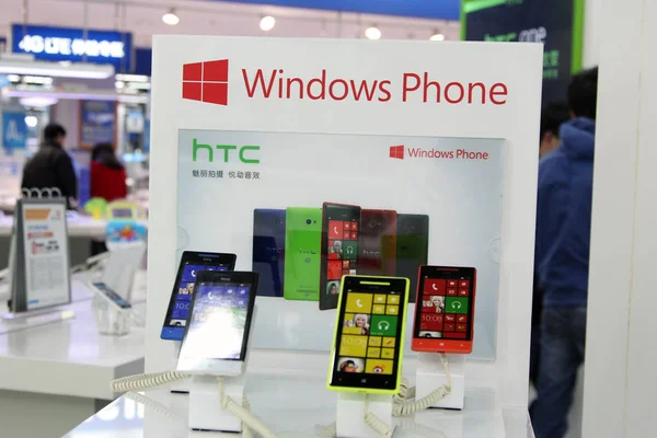 Htc Smartphones Displayed Store Shanghai China March 2014 — Stock Photo, Image