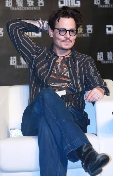 Americký Herec Johnny Depp Reaguje Tiskové Konferenci Jeho Filmu Transcendence — Stock fotografie