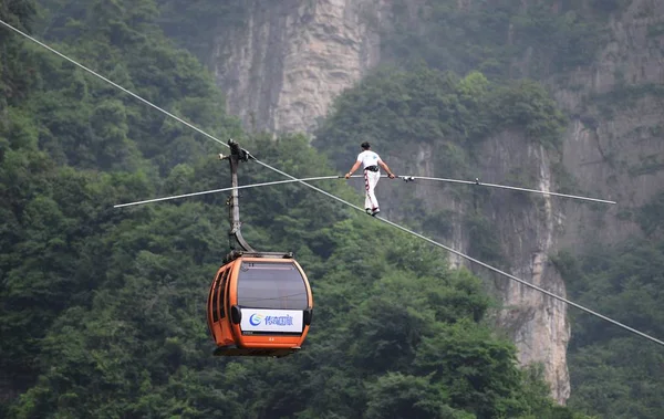 Acróbata Suizo Freddy Nock Está Representado Llevando Poste Equilibrio Durante —  Fotos de Stock