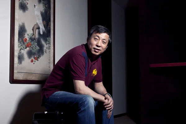 2011년 상하이에서 인터뷰에서 수집가 이치안 Liu Yiqian 뮤지엄의 창립자인 — 스톡 사진