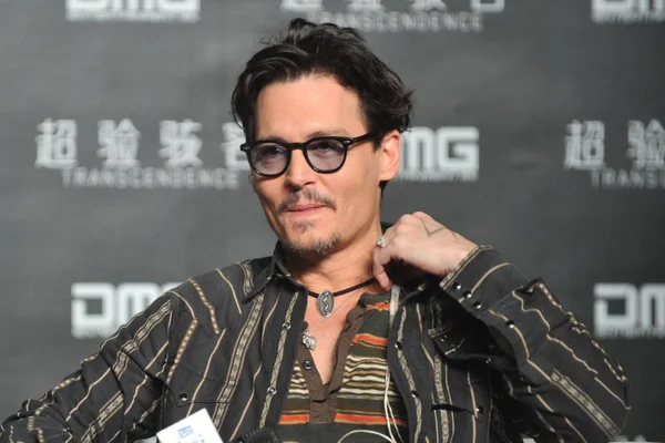 Americký Herec Johnny Depp Reaguje Tiskové Konferenci Jeho Filmu Transcendence — Stock fotografie