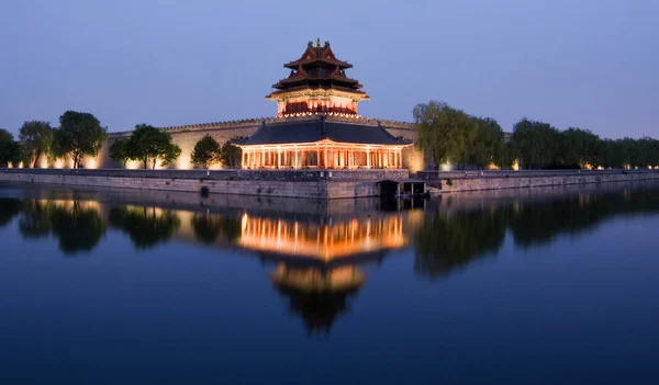 Nocny Widok Wieżę Kątowa Fosę Zakazanym Mieście Pałac Cesarski Pekinie — Zdjęcie stockowe