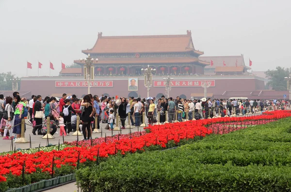 Turistas Multidão Praça Tiananmen Durante Feriado Maio Pequim China Maio — Fotografia de Stock