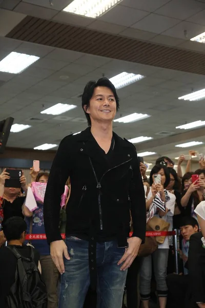 Cantante Attore Giapponese Masaharu Fukuyama Sorride Dopo Essere Arrivato Aeroporto — Foto Stock