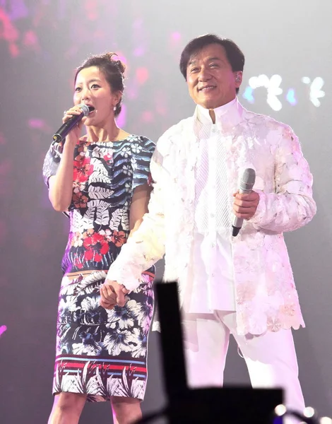 Actor Hong Kong Jackie Chan Derecha Actriz Surcoreana Kim Hee — Foto de Stock