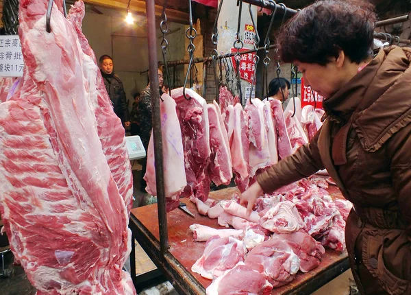 Bir Müşteri Yichang Şehir Merkezi Chinas Hubei Eyaleti Ocak 2014 — Stok fotoğraf