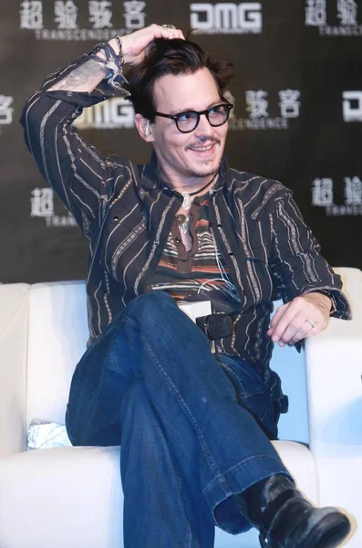 Amerikaans Acteur Johnny Depp Glimlacht Tijdens Een Persconferentie Voor Zijn — Stockfoto