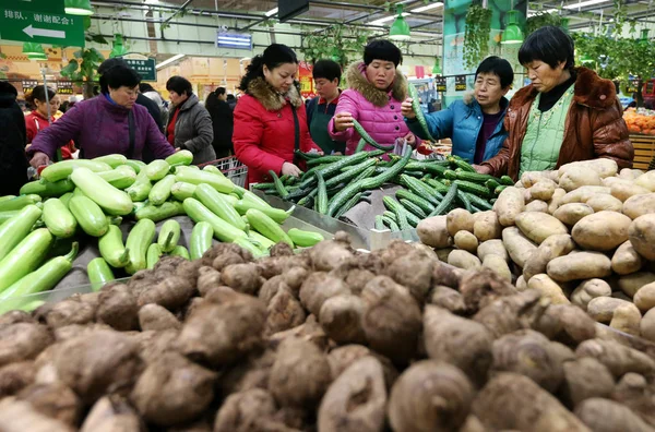 Klienci Sklep Dla Warzyw Supermarkecie Huaibei City Wschodnia Prowincja Chinas — Zdjęcie stockowe