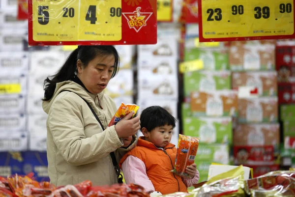 Китайська Мати Син Магазин Шинка Ковбаси Супермаркеті Huaibei Місто Східна — стокове фото